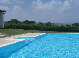 Villa Lavender with swimming pool, villa i Mostar
