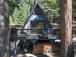 Decks, Grills + Fire Pit: Camp Connell Hideaway!