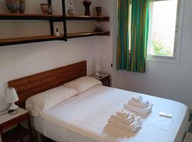 room private bathroom in shared apartment 50m from Gibraltar，拉利內阿－德拉康塞普西翁的度假住所