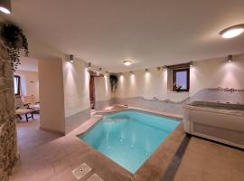 Casa Acqua Dolce - House with 4 Bedrooms and Own Spa – hotel w mieście Oprtalj
