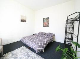 Chambre 1, calme, 1 station de PARIS, bureau, homestay in Maisons-Alfort