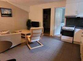 Cosy flat with 180cm wide very comfortable bed, hotel barato en Sandefjord