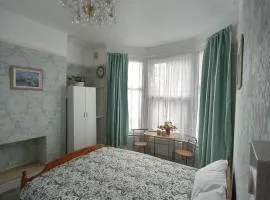 Mari London Holiday Room