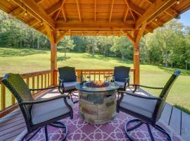 Serene Ava Countryside Home with Deck and Fire Pit: Ava şehrinde bir villa