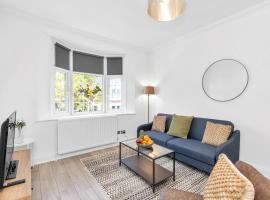 Modern Two Bedroom Apartment with Free Parking!, vacation rental in London