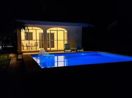 Casita del Arco El Cedral Cozumel, caba&ntilde;a en Cozumel