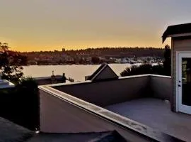 4 Story Lakeside Home In Heart of Lake Union - Queen Anne Neighborhood