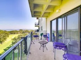 Lake-View Condo Condo in Vista Towers Shangri-La!