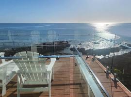 Heathcliff1 Luxury Couples Retreat with Stunning Coastal Views!, hotel v destinácii Boat Harbour