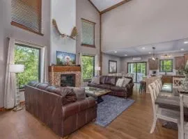PREMiER Retreat with Hot Tub, Theater & Pool Table