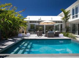 White Sands Beach House, hotel in Marcoola