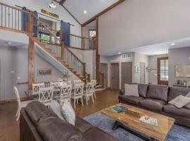SPACIOUS HAPPY HOME in Branson with 8 BEDS & 6 BATHS, βίλα σε Hollister