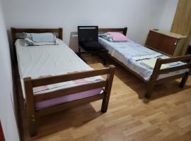 City Rooms 400m from Center, ubytování v soukromí v destinaci Kosovska Mitrovica