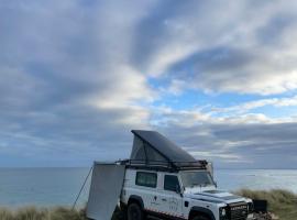 Andy the Landy: Defender 110, glamping en Inshes