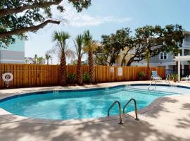 Cary Me Away, hotel with pools in Kure Beach