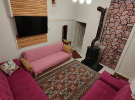 Cosy Cottage with fireplace and garden - Close to City centre and Skii Resort, отель с парковкой в городе Melikgazi