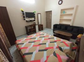 Dey Niwas, boende med sj&auml;lvhush&aring;ll i Dam Dam