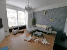 Quirky spacious ground floor Victorian garden flat