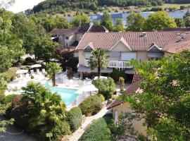 Logis Hotel - Restaurant - Spa - Le Relais de Farrou, hotel v destinaci Villefranche-de-Rouergue