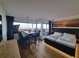 LITTLE SKYSUITE Terrassenhaus W 94