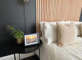 Modern 2 bedroom beach house, hotell i Cleethorpes