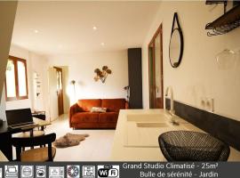 Studio - Confort - Climatisé - Le Refuge de Charles - Jardin, apartman u gradu Bures-sur-Yvette