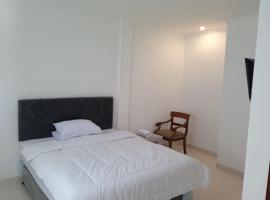 lala house, guest house in Legian