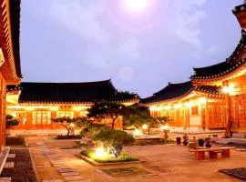 Hwangnamguan Hanok Village、慶州市の韓屋