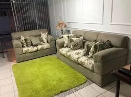 Aproveite a Praia Grande em uma casa agradável no Centro