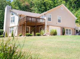 Timothys Timber Haven, holiday home in Russellville