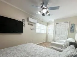 Private Suite with Private Gym&Patio, Minutes to Beaches, Up to 4 Guests