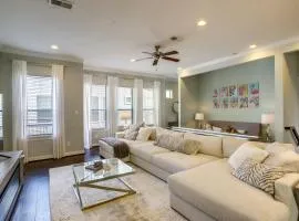 Houston Home with Rooftop Patio and Downtown Views!