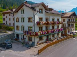 Albergo Serena, hotelli kohteessa Auronzo di Cadore