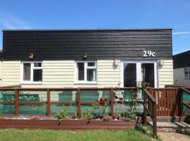 29C Medmerry Park 2 Bedroom Chalet, hotel with parking in Earnley