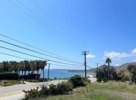 Breezy Malibu with Ocean View, Quick Access to Beach & Hike, casă de vacanță din Malibu