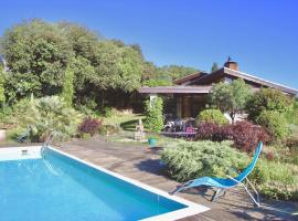 Villa avec une piscine privée, vikendica u gradu Quarante