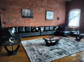 Downtown Detroit Loft - Fully equipped & Absolutely Gorgeous theme，底特律的飯店