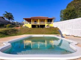 Chacara com piscina, churrasq e WiFi em Taubate SP, alojamento para férias em Taubaté