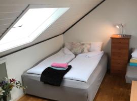 King size bed, hjem med utsikt, gratis parkering, homestay in Bodø