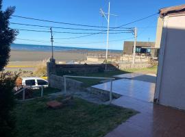 Casa Rada Tilly FRENTE AL MAR, rumah liburan di Rada Tilly