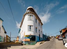 Hostal lala porteña vista al mar, baño privado y desayuno, hotel u gradu 'Valparaíso'