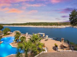 Lake Travis Stunning Waterfront, Sunset & Pool Views, Pet Friendly, Boat Ramp, Lago Vista, Texas, apartment in Lago Vista