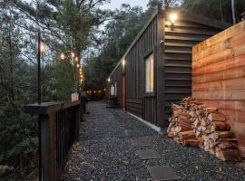 Fernvale Cottage - An Enchanting Mountainside Oasis, hotell i Lenah Valley