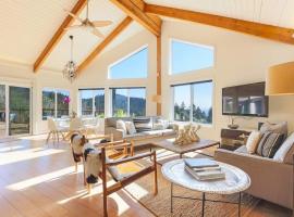 Trinity By Palm House Hospitality Stays, holiday home in Glen Ellen