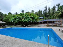 Leisure Homestay - Pool, Food, Estate, hotel with parking in Chikmagalūr