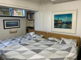 Viesnīca Gallery Compass- Art Stay with Breakfast Free Parking Osakā