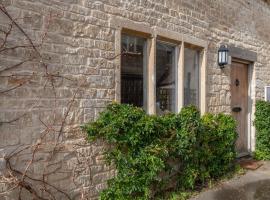 Traditional Cotswold Stone Peaceful Cottage with stunning views, hotelli kohteessa Stroud