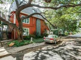 A PRIVATE 3 BD 2 BTH CONDO OAKLAWN TURTLE CREEK Roswell Court, apartment in Dallas