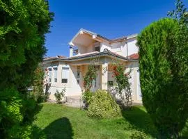 Vila Hristov
