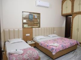 Rk Lodge, hostal o pensión en Amritsar